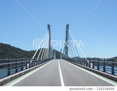 橫跨日瀨灣的備前正大橋(岡山縣備前市) 橫跨日瀨灣的備前正大橋(岡山縣備前市) 110256008