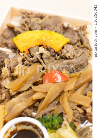 Delicious Japanese beef bento Delicious Japanese beef bento 110256042