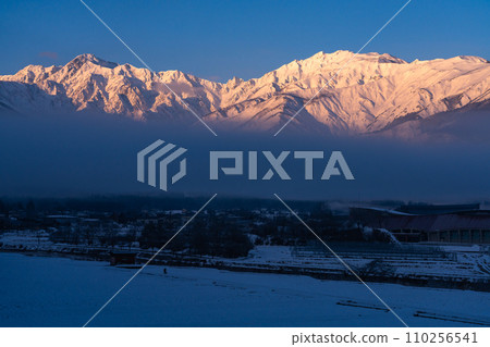 [Nagano Prefecture] Snowy landscape of Morgenrot in the Northern Alps/Hakuba Village in winter 110256541