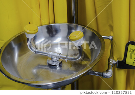 緊急淋浴沖眼器 110257851