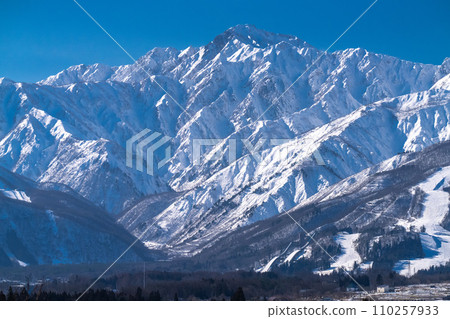 [Nagano Prefecture] Snowy Northern Alps/Hakuba Village in winter 110257933