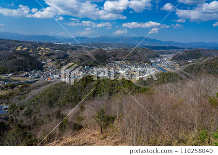 從大山展望台、湯鄉溫泉和中國山脈 5 岡山縣美作市的山脈眺望 110258040
