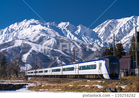 【長野縣】特快梓和冬天白雪皚皚的北阿爾卑斯山/白馬村 110258282