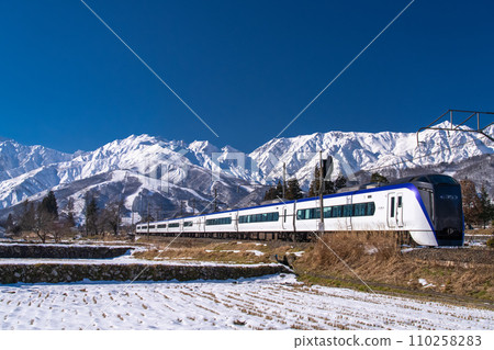 [Nagano Prefecture] Limited Express Azusa and the snowy Northern Alps/Hakuba Village in winter 110258283