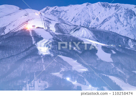 [Nagano Prefecture] Snowy Northern Alps/night view of Hakuba Village in winter 110258474