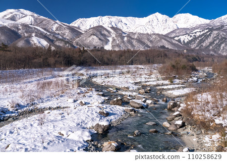 [Nagano Prefecture] Snowy Northern Alps and Matsukawa clear stream, Hakuba Village in winter 110258629
