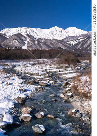 [Nagano Prefecture] Snowy Northern Alps and Matsukawa clear stream, Hakuba Village in winter 110258630