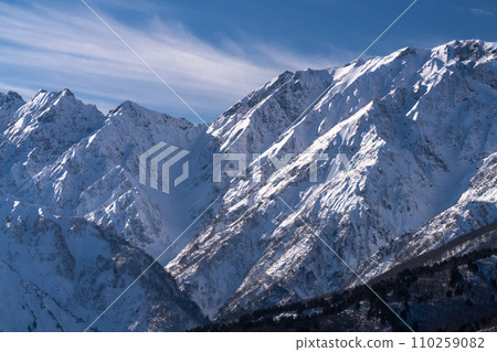 [Nagano Prefecture] Snowy Northern Alps/Hakuba Village in winter 110259082