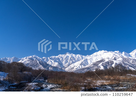 [Nagano Prefecture] Snowy Northern Alps and Matsukawa clear stream, Hakuba Village in winter 110259647