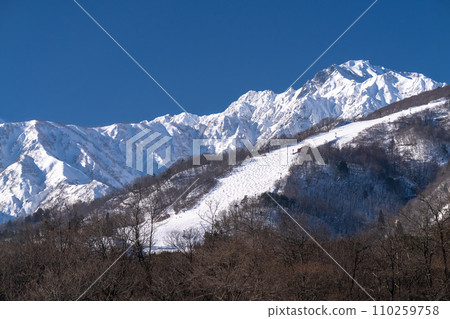 [Nagano Prefecture] Snowy Northern Alps/Hakuba Village in winter 110259758