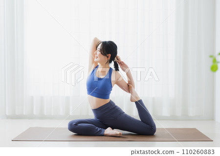 做瑜伽的女人 做瑜伽的女人 110260883