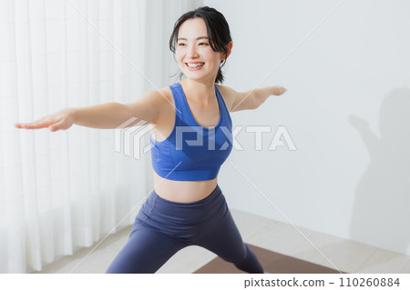 做瑜伽的女人 110260884