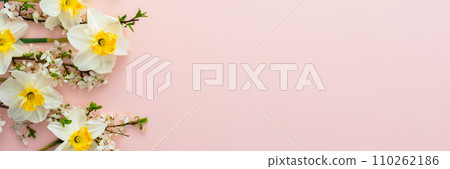 Festive background with spring flowers Festive background with spring flowers 110262186