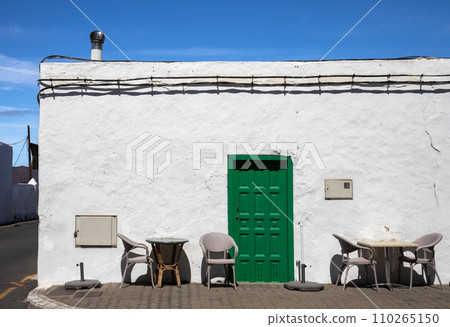 Empty cafe and a house with green door, Yaiza, Lanzarote 110265150
