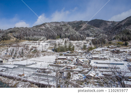 Japan's most beautiful village "Mase Village, Gero City, Gifu Prefecture" winter scenery 110265977