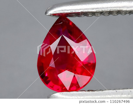 natural red ruby gem on the background 110267496