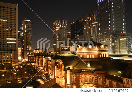 Illuminations at Tokyo Station on Christmas Eve 2023 110267632