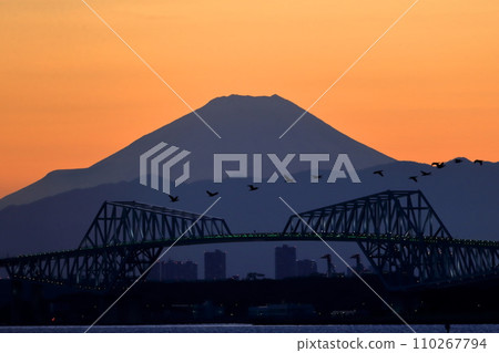 Fuji and gate bridge sunset view Fuji and gate bridge sunset view 110267794