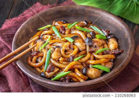 Stir fried udon noodles 110268063
