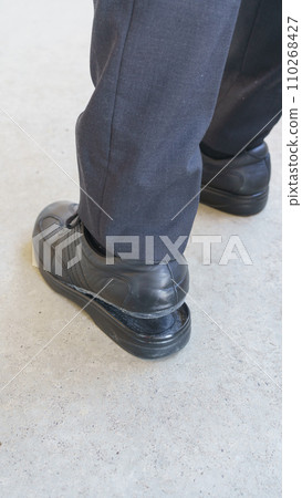Shoes with peeling soles (heels) | Feet of a man in a suit 110268427