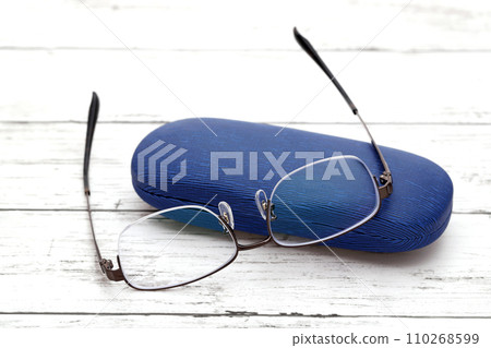 Glasses Glasses 110268599
