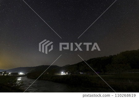 春天的星空:山村河流與星空 春天的星空:山村河流與星空 110268619