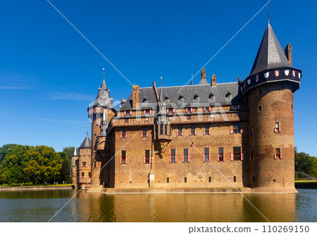 Summer landscape with a view of the ancient Castle De Haar 110269150