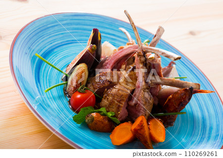 Baked ribs of lamb with vegetables, figs, sauce demi-glace 110269261