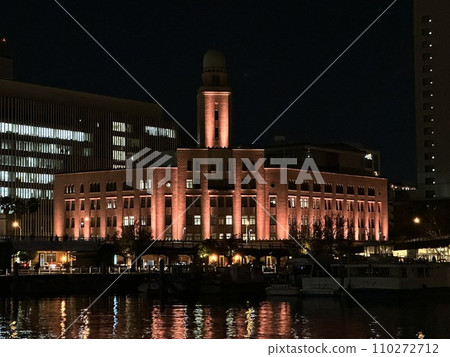 Tower of Queen lit up (Yokohama Customs) 110272712