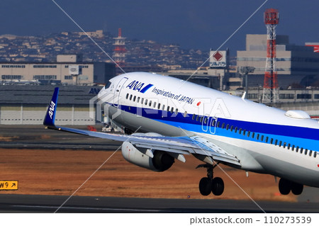 大阪國際機場 ANA Airplane Takeoff Ready Sky Park 110273539