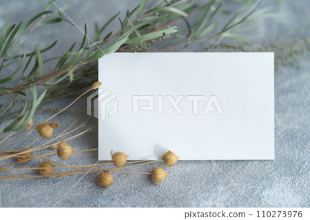 帶花的白卡 110273976