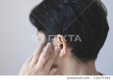 男性聽力不佳 突發性耳聾 身體部位 110274364