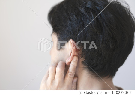 男性聽力不佳 突發性耳聾 身體部位 110274365