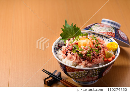根吉羅丼 鮪魚丼丼 110274860