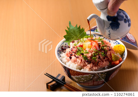 根吉羅丼 鮪魚丼丼 110274861