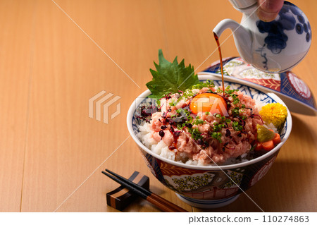根吉羅丼 鮪魚丼丼 110274863