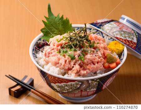 根吉羅丼 鮪魚丼丼 110274870