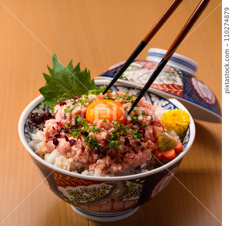 根吉羅丼 鮪魚丼丼 110274879