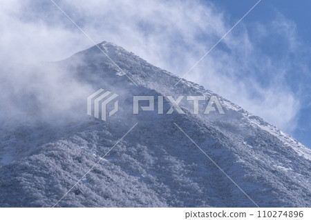 Image of winter mountain climbing Mt. Daisen 110274896