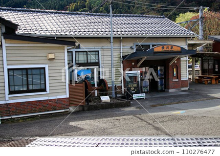 碓冰峠山麓...支撐崎嶇鐵路【橫河】信越線的歷史悠久的山口車站 110276477