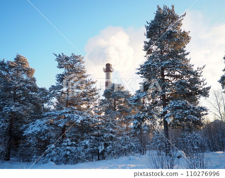 Smoke from a factory chimney. Ecological pollution. Air emissions polluting forest. Industrial waste. Industry metallurgical plant emissions. Smog and bad ecology. Central heating of CHP in winter. Smoke from a factory chimney. Ecological pollution. Air emissions polluting forest. Industrial waste. Industry metallurgical plant emissions. Smog and bad ecology. Central heating of CHP in winter. 110276996