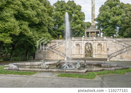 golden peace angel Friedensengel in Muenchen City Statue Munich fountain 110277181