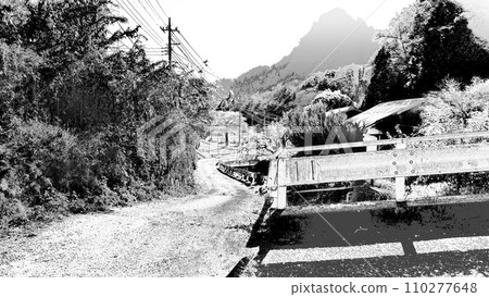 山區村莊的斜坡 110277648