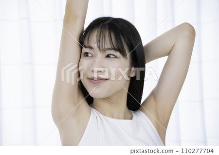 穿著背心的女人的特寫 110277704