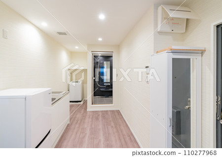 stylish shower room 110277968