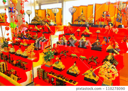 Gorgeous Hina doll decorations and hanging Hina dolls Gorgeous Hina doll decorations and hanging Hina dolls 110278090
