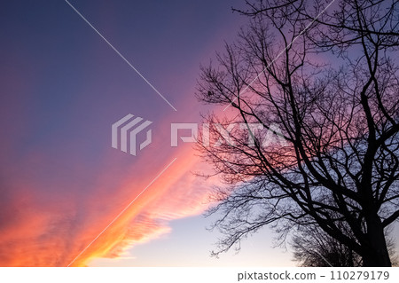 Sky's Canvas: Dusk's Brushstroke 110279179