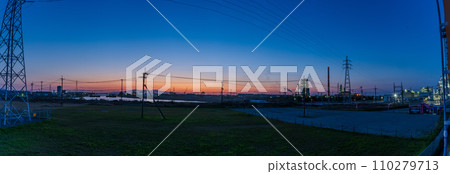 Panoramic view of the Miike industrial area illuminated by sunset rays (Omuta City, Fukuoka Prefecture) 110279713