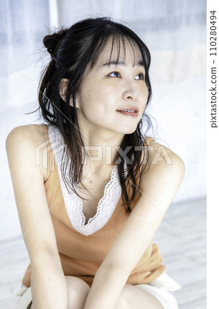 女性化的年輕女子 110280494