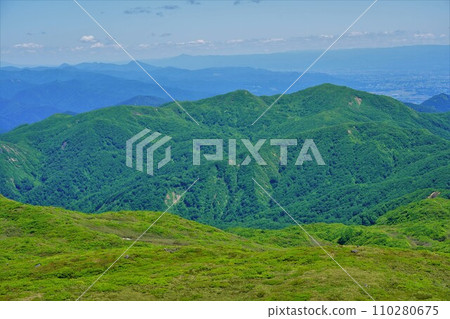 從八石嶽山頂看北邊的山脈和姬神山 110280675